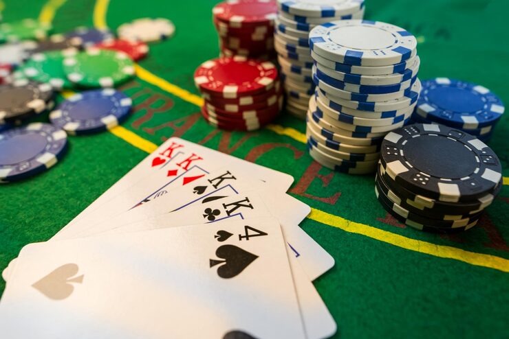 rp77 platform interface showing football betting, live casino, and slots on mobile